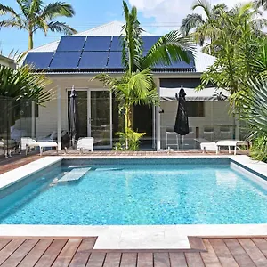 byron-palms-guesthouse.hotelsbyronbayaustralia.com/