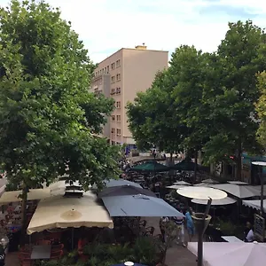 Typique T2 Terrasse Situe Quartier Panier Vieux Port , Marseille France