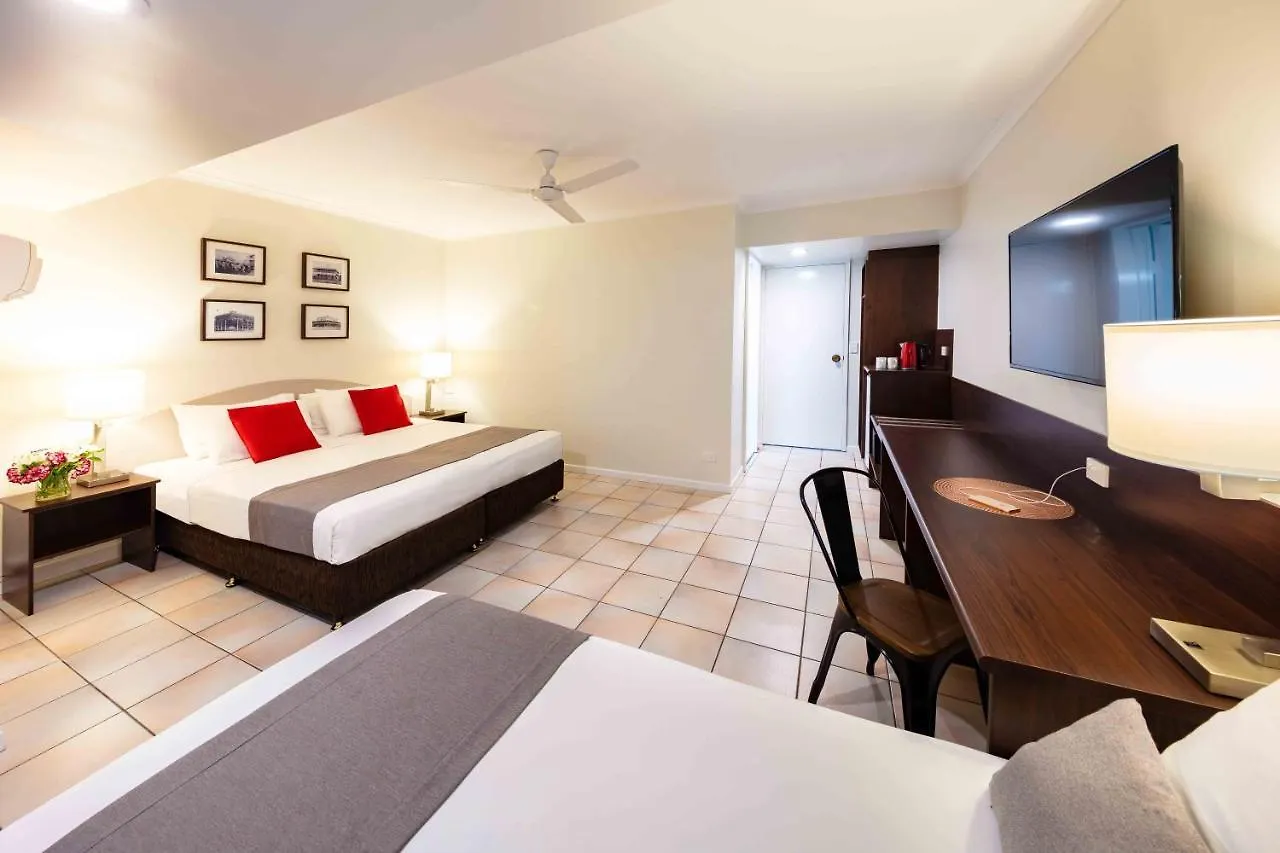 Hides Hotel Cairns 3*,